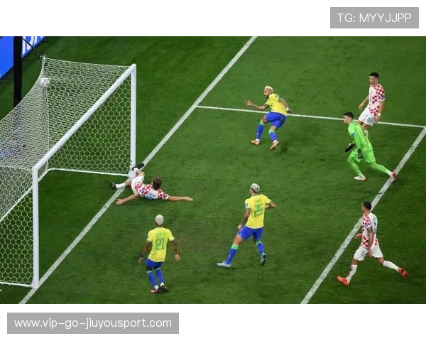 内马尔穿插推进：制造多人围剿的艺术与商业传播